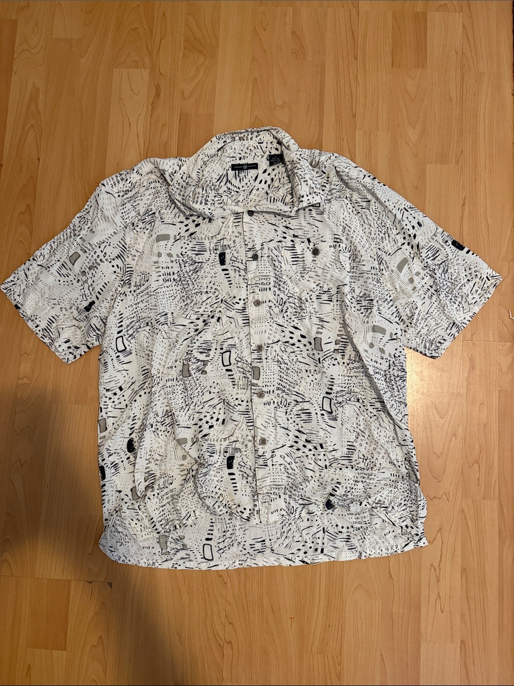 6A 100% Silk Short Sleeve Button Down Shirt - Size L